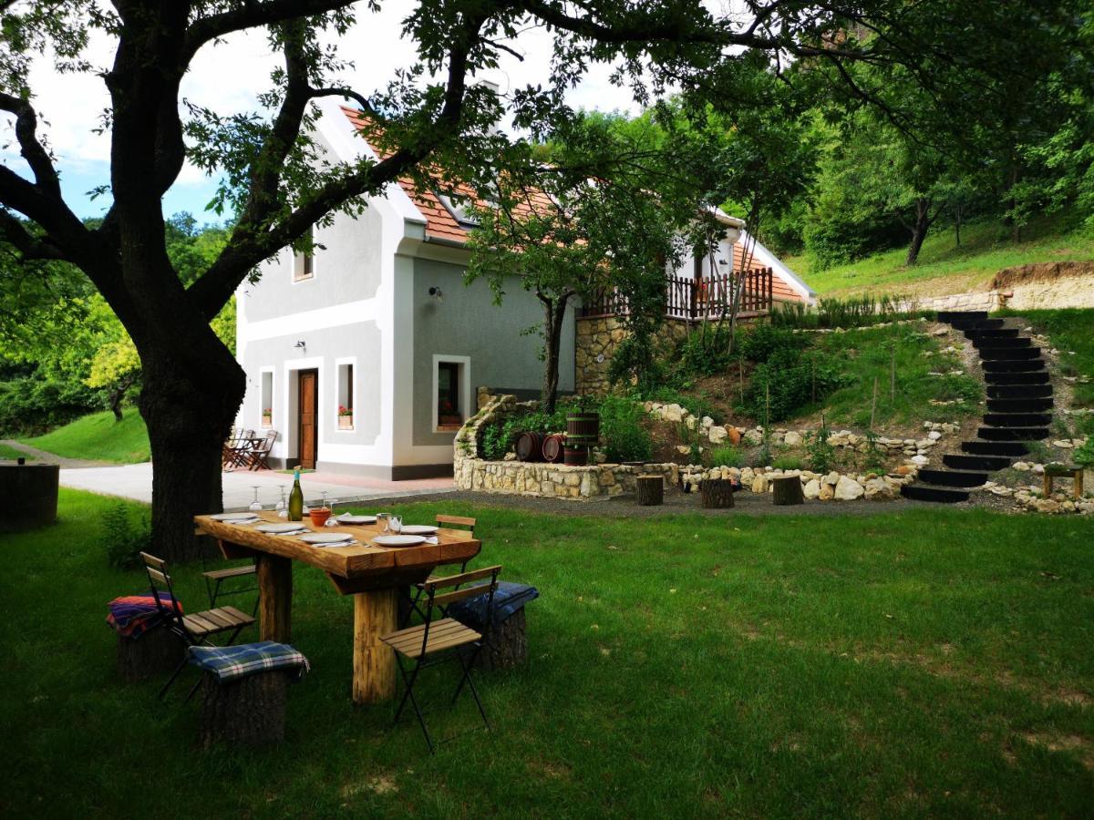 Kosbor Vendégház Monoszlo Esterno foto