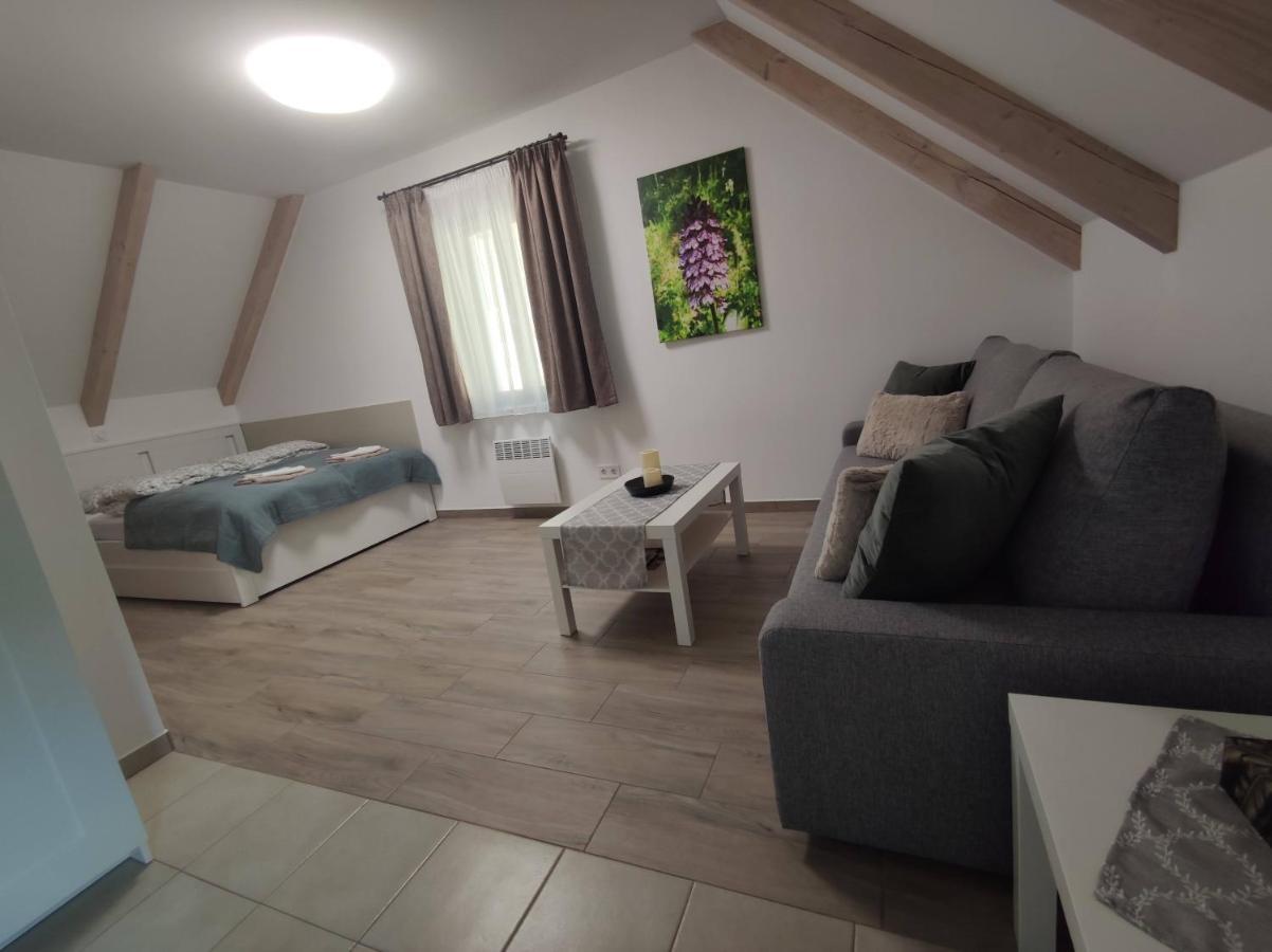 Kosbor Vendégház Monoszlo Esterno foto